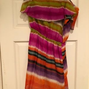 Nice multi colored one shoulder dress.